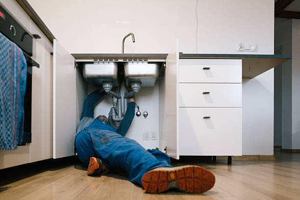 Professional Plumbing technician working in Dayhoit, KY